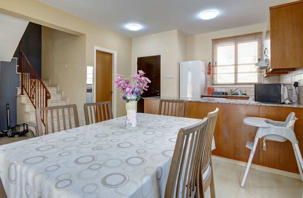 Property photo 3 of 19 Kitchen Dining