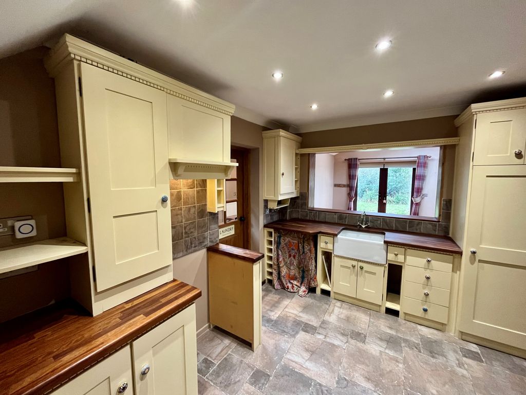 Property photo 3 of 20 Image