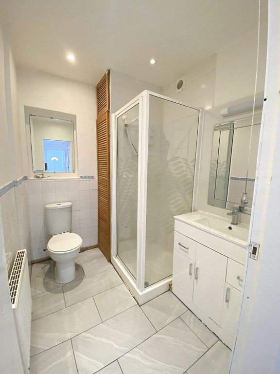 Property photo 3 of 12 Bathroom 1