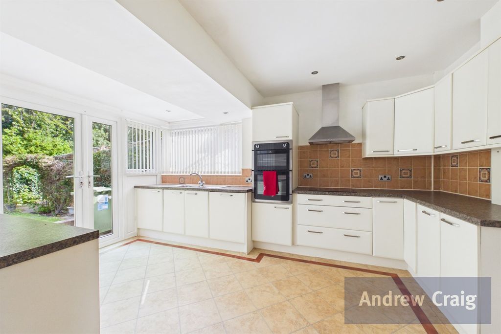 Property photo 2 of 12 Kitchen