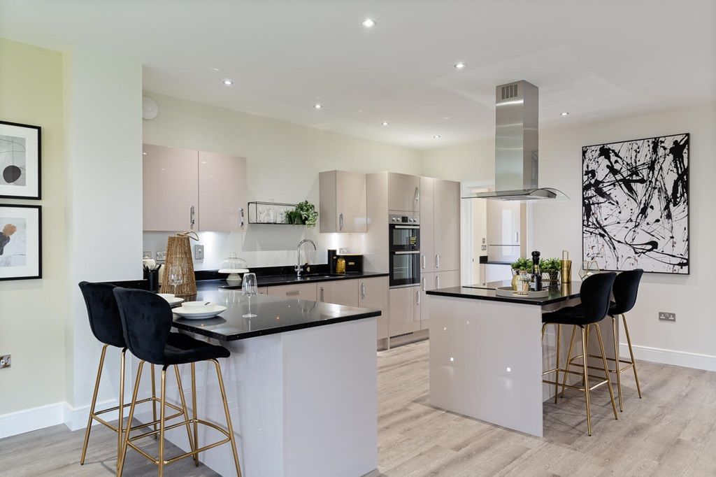 Property photo 3 of 12 Space To Cook, Dine And Entertain With A Handy Utility Room