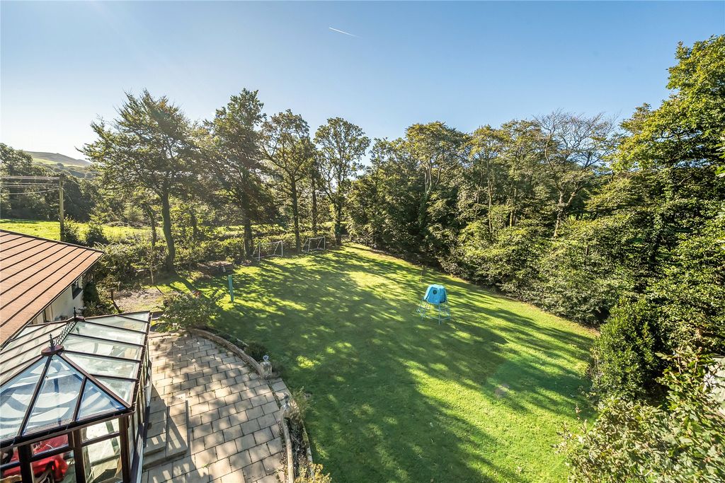 Property photo 2 of 19 Picture No. 23