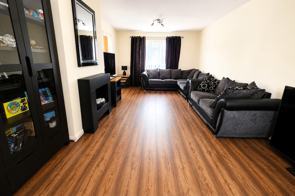 Property photo 2 of 12 Lounge