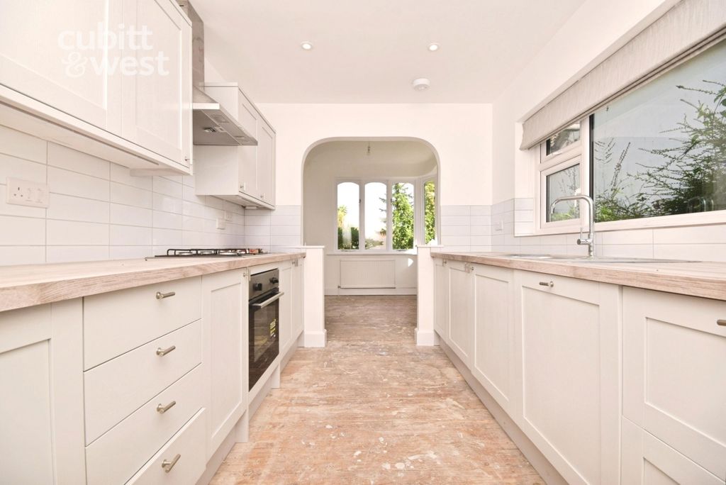 Property photo 3 of 15 Kitchen
