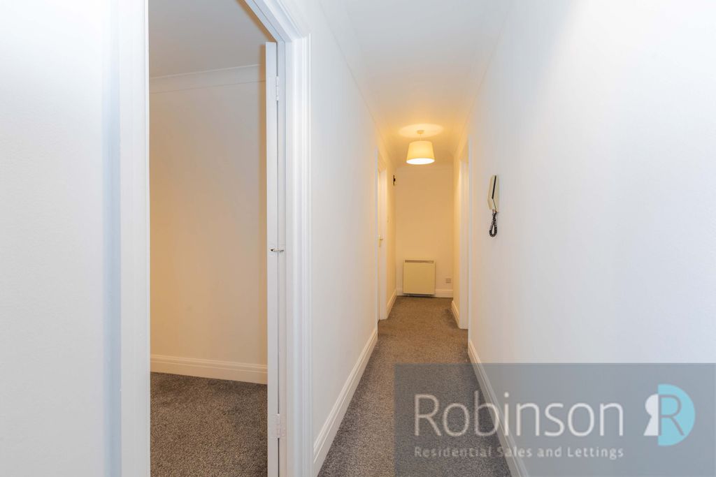 Property photo 2 of 9 18 Lancastria Mews-11