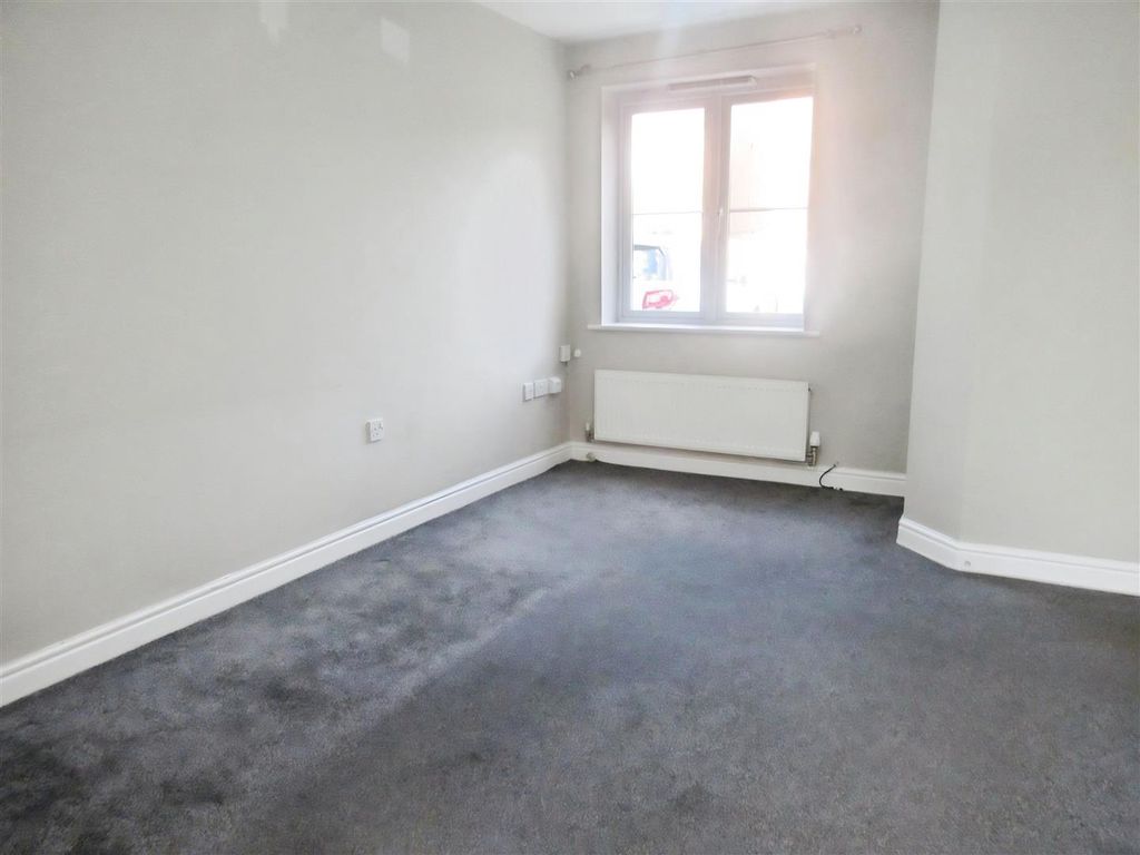 Property photo 3 of 11 Lounge