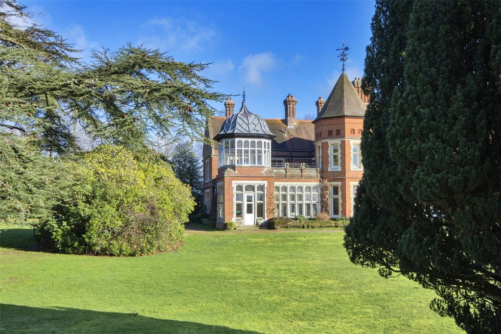 Property photo 1 of 15 North Frith Park