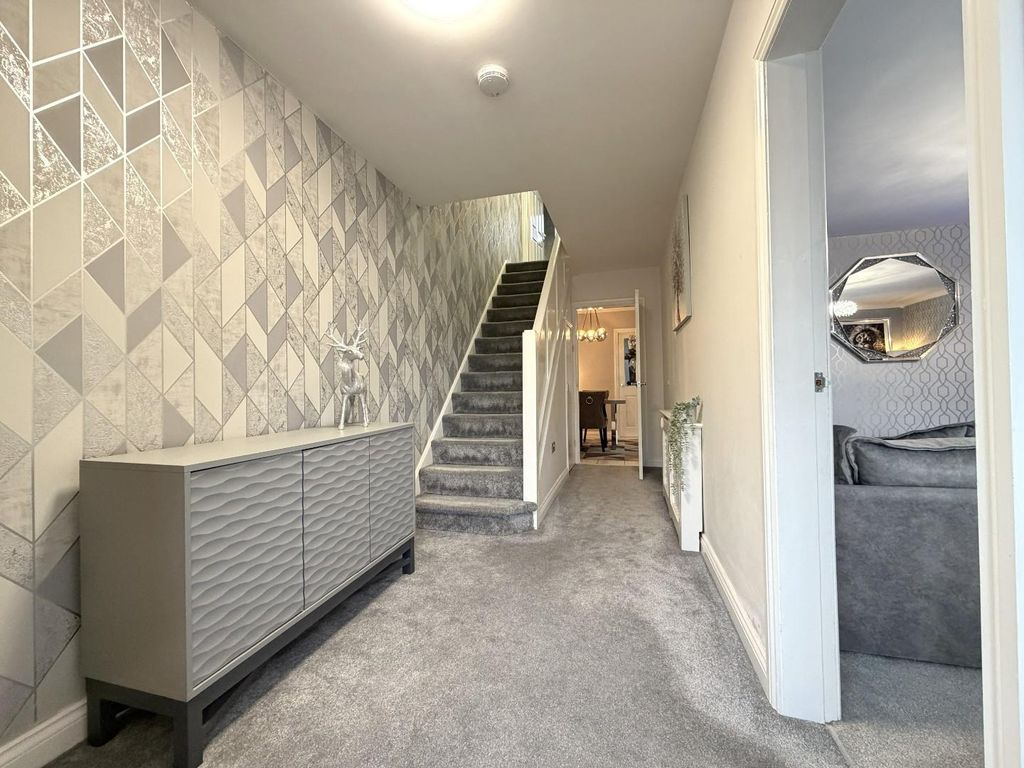 Property photo 3 of 40 Hall