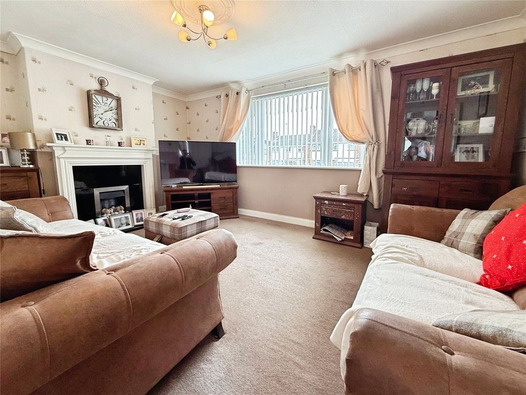 Property photo 2 of 15 Lounge