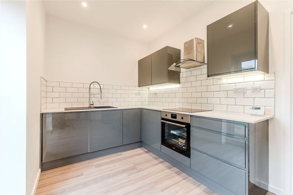 Property photo 3 of 15 Dining Kitchen