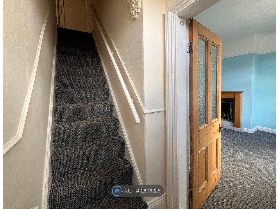 Property photo 3 of 30 Entrance Hallway