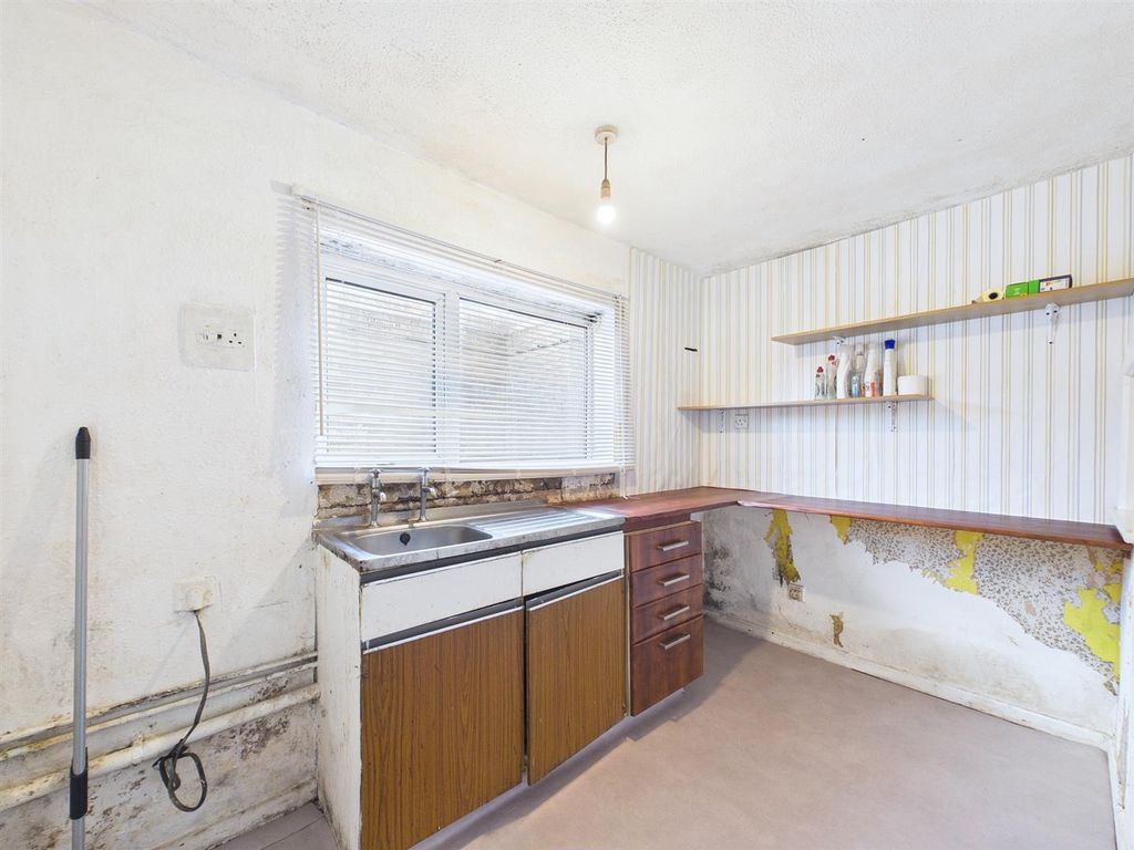 Property photo 3 of 13 3 - Two Bed Flat In Thornbury.Jpg