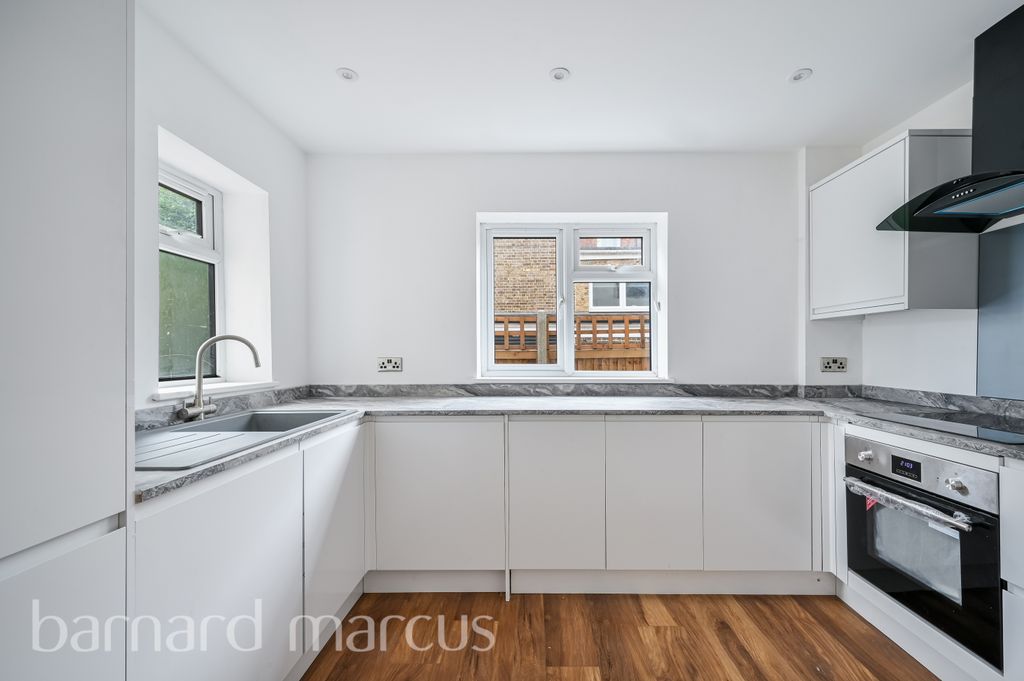Property photo 1 of 9 Kitchen