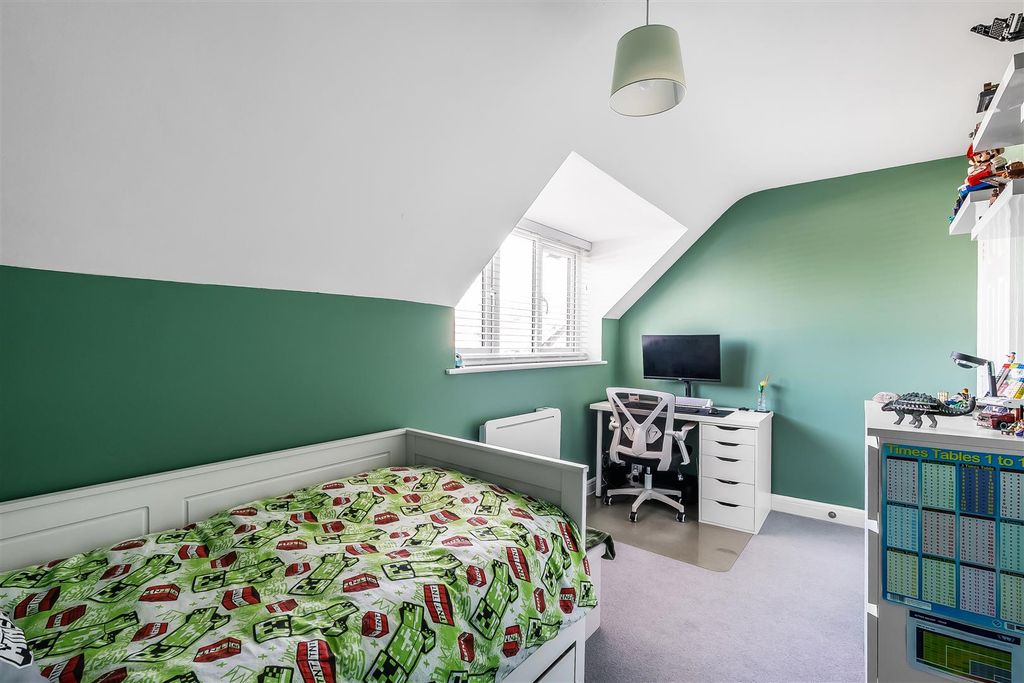 Additional image 16 of 2 bed maisonette for saleCrowhurst Mead, Godstone RH9