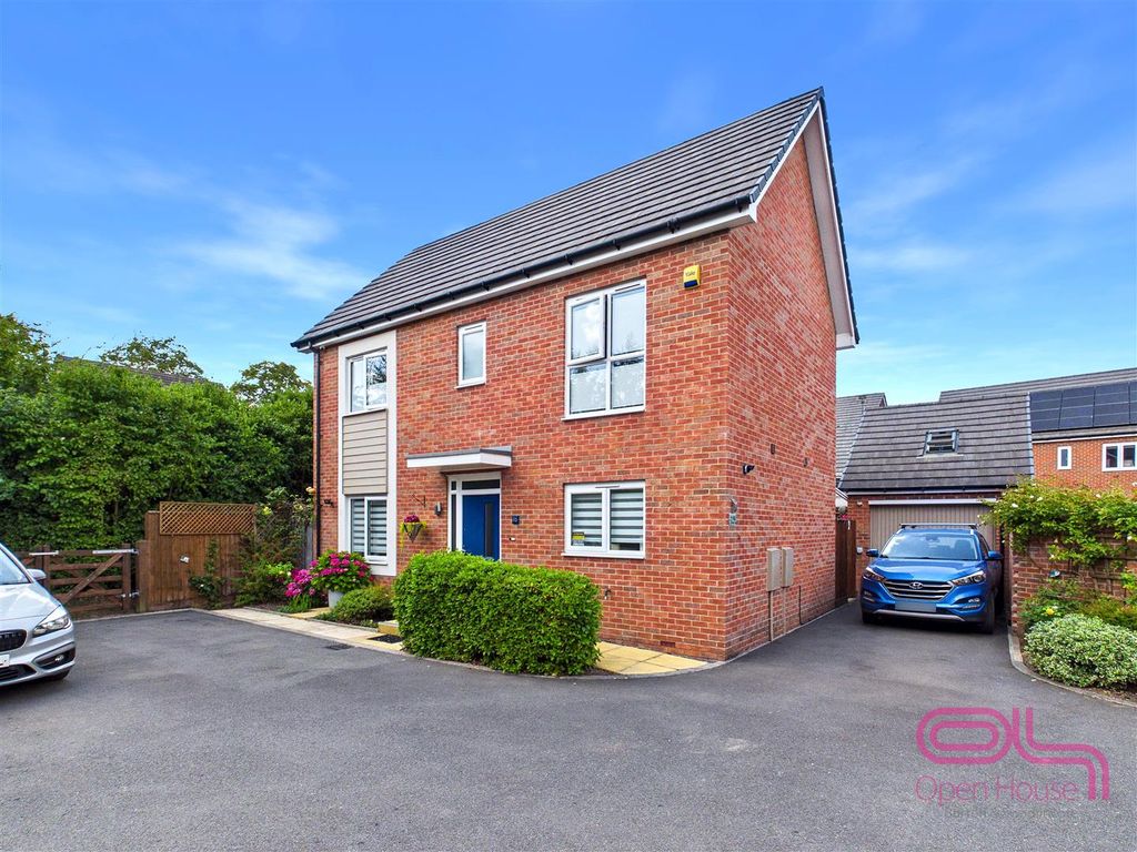 Property photo 3 of 35 Hewer Drive, Castle Gresley (3).Jpg
