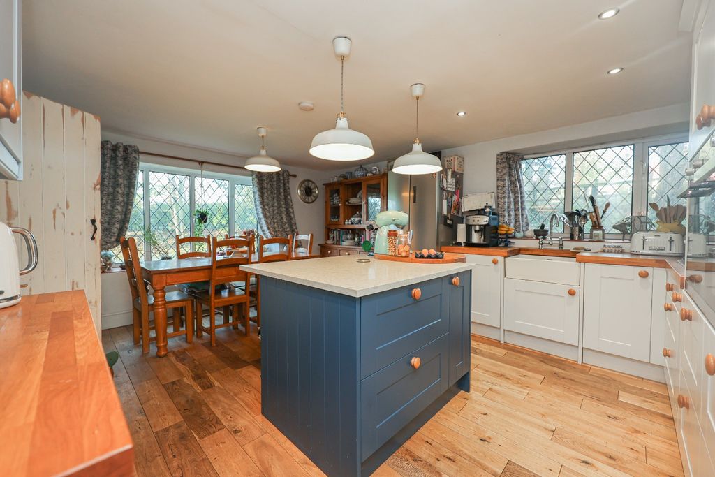 Property photo 2 of 31 4754563