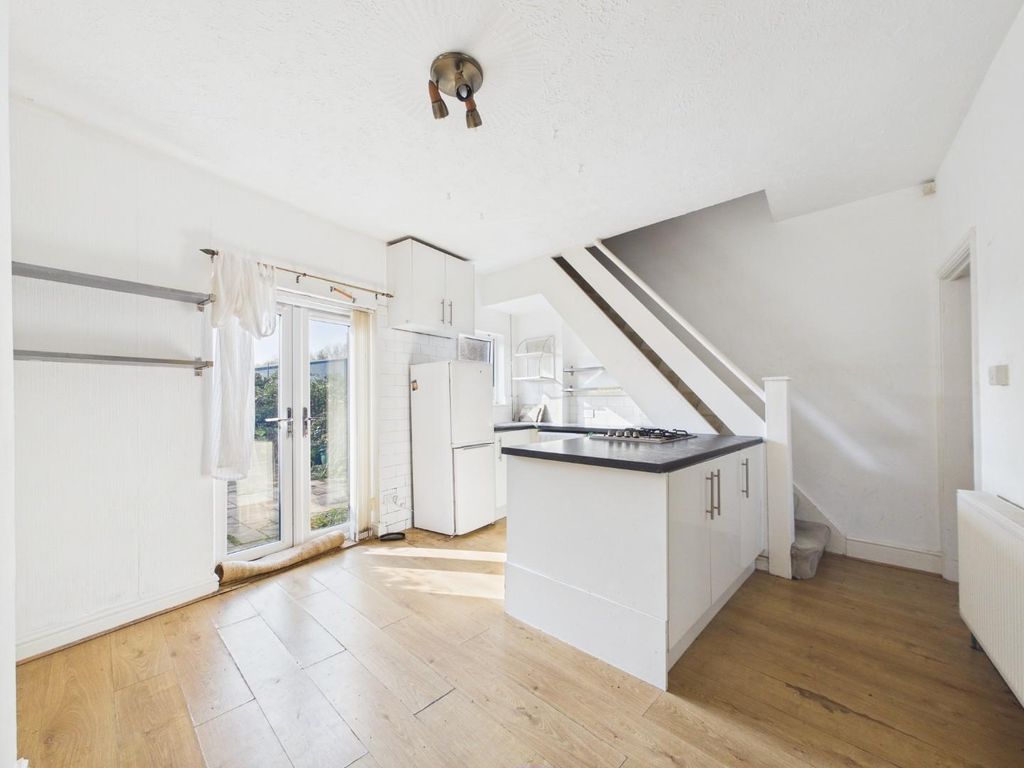 Property photo 3 of 17 Cam01530G0-Pr0396-Still004.Jpg