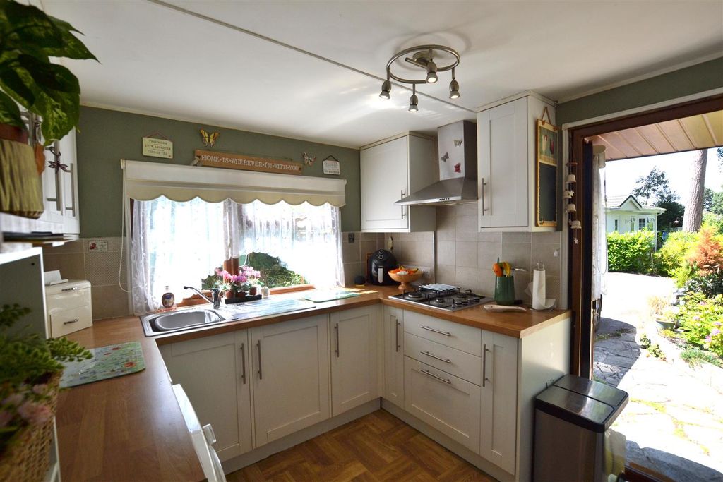 Property photo 3 of 14 Kitchen 1.Jpg