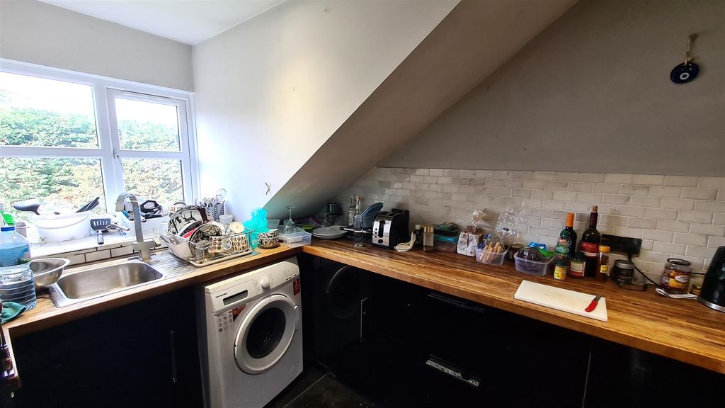 Property photo 3 of 16 Kitchen