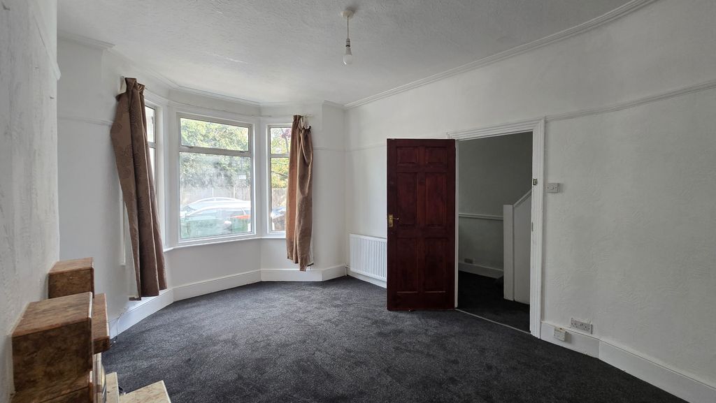 Property photo 2 of 31