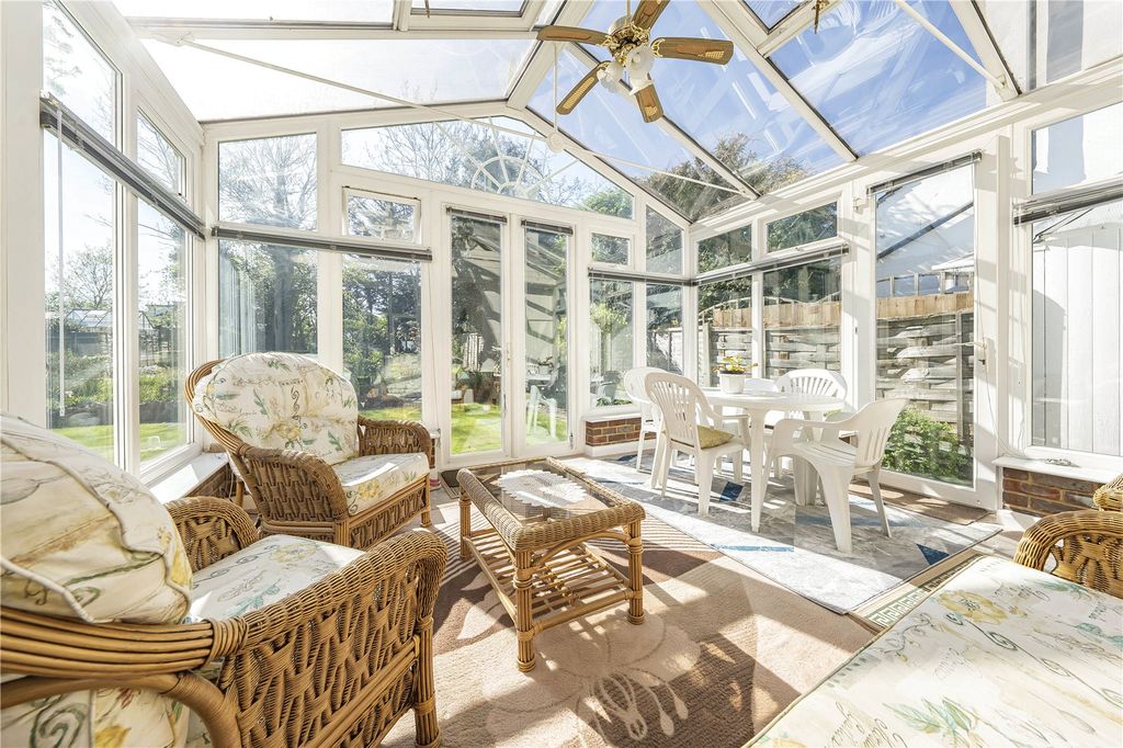 Property photo 3 of 19 Conservatory