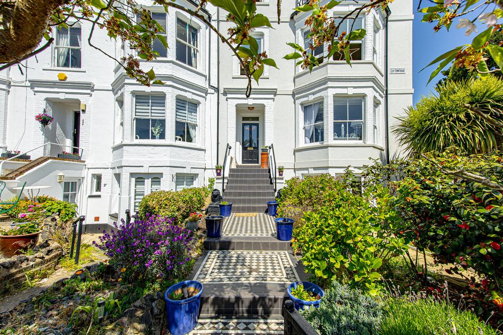 Property photo 3 of 37