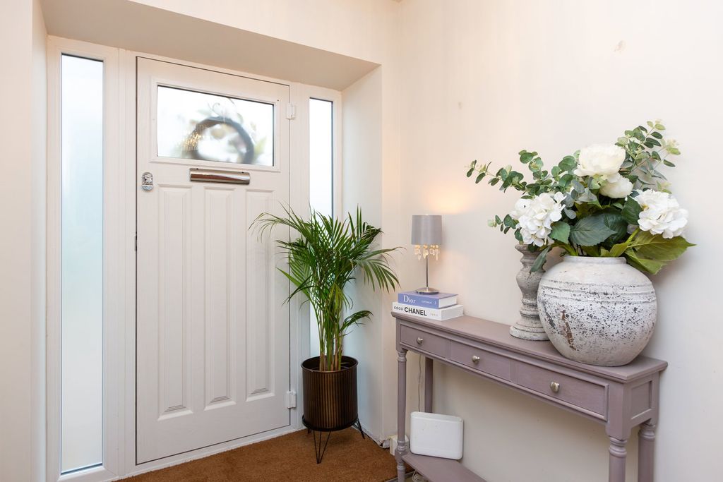 Property photo 2 of 46