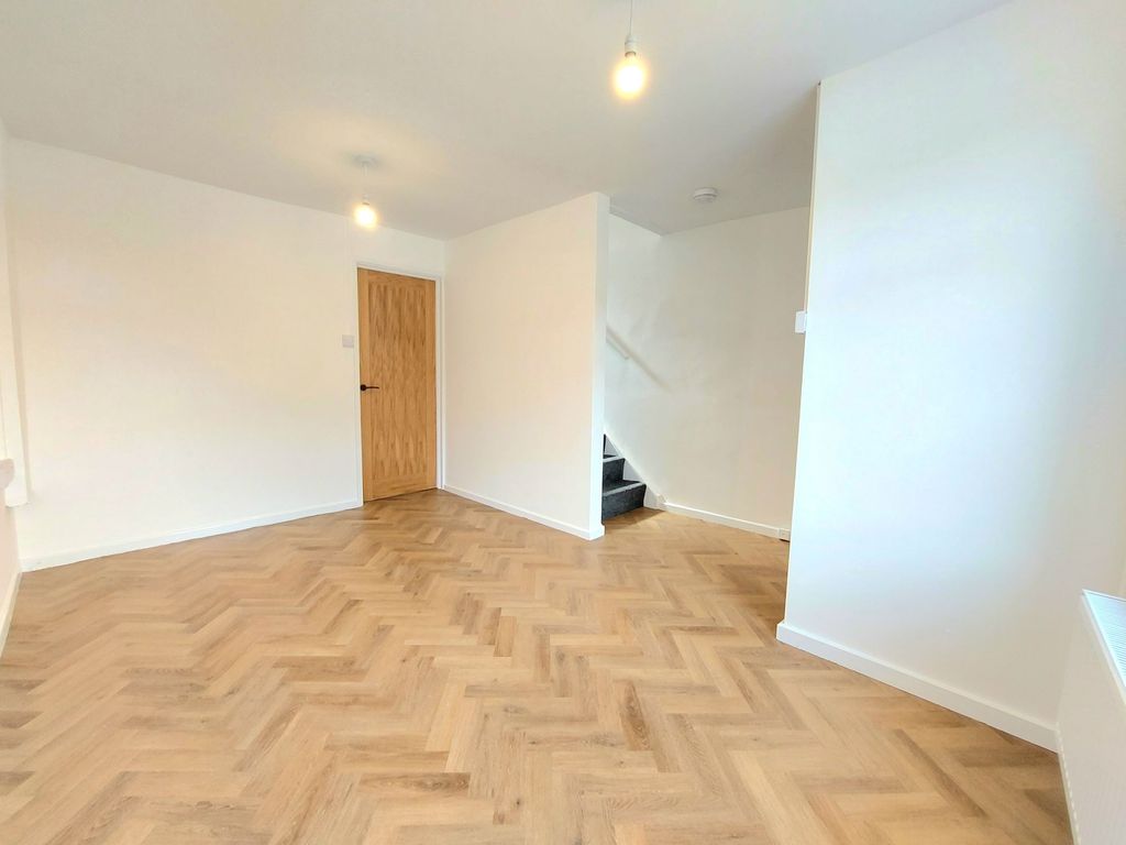 Property photo 2 of 25