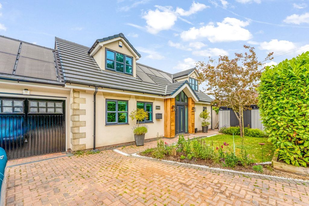 Property photo 1 of 30