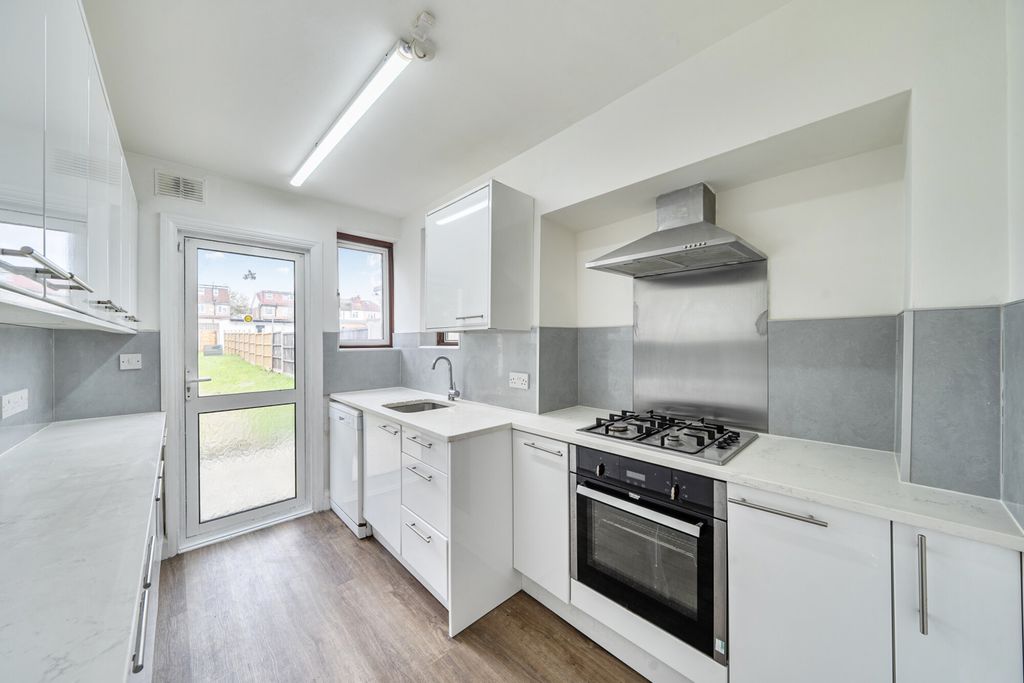 Property photo 2 of 19 1435160-11-69c3c0...