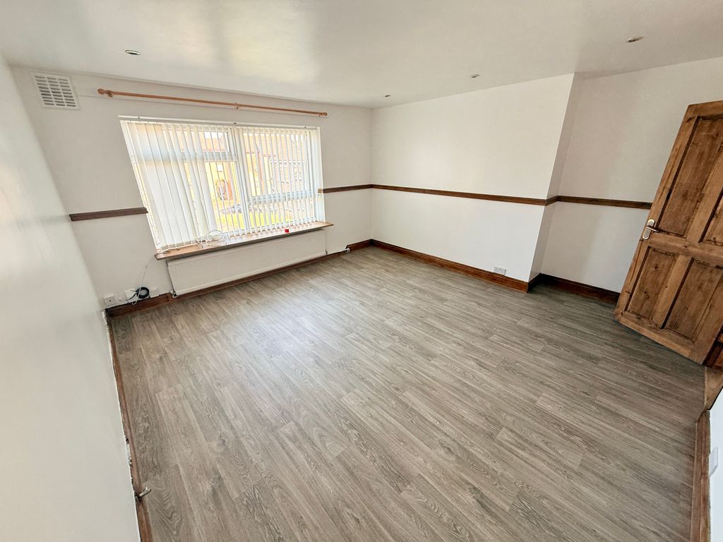 Property photo 2 of 12 Image
