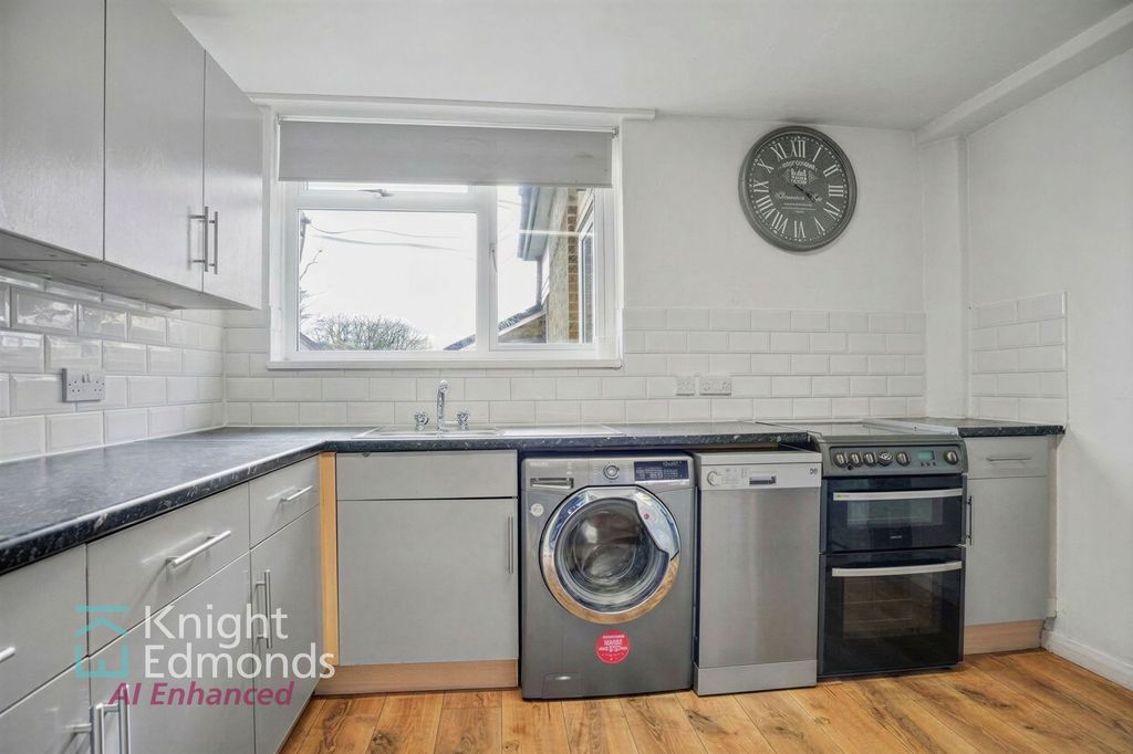 Property photo 1 of 10 Kitchen