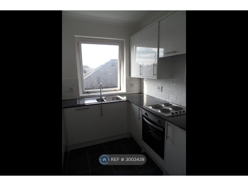 Property photo 3 of 12 Kitchen