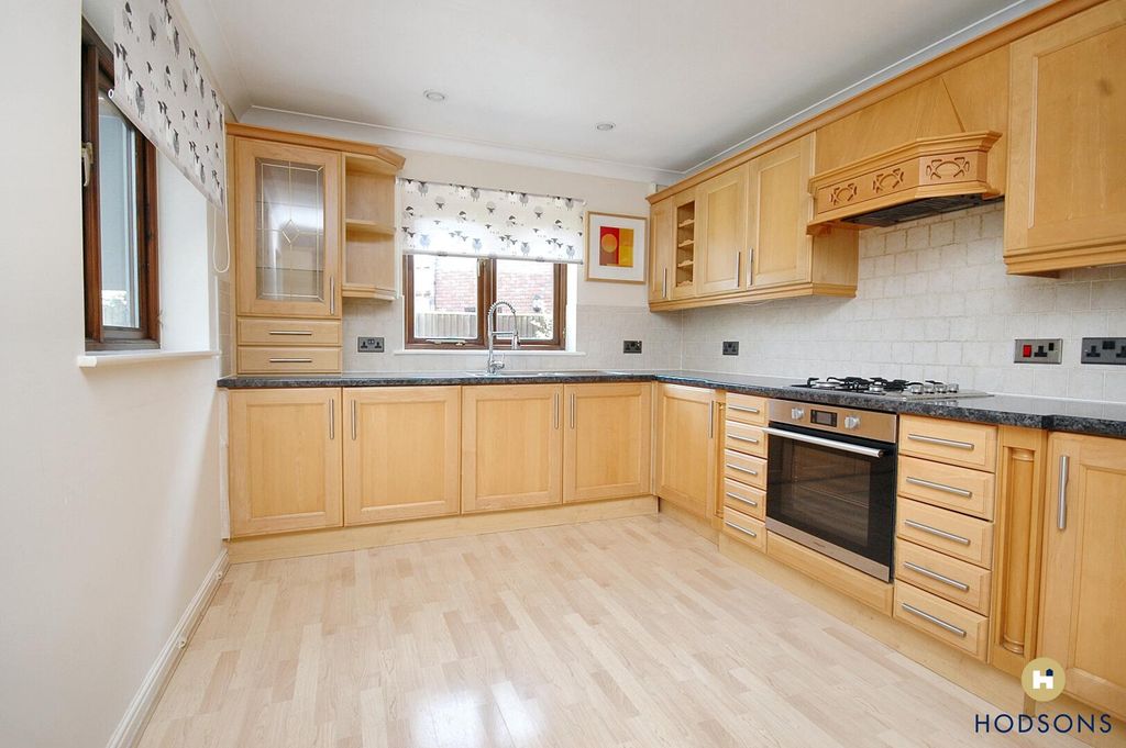 Property photo 3 of 20 Kitchen