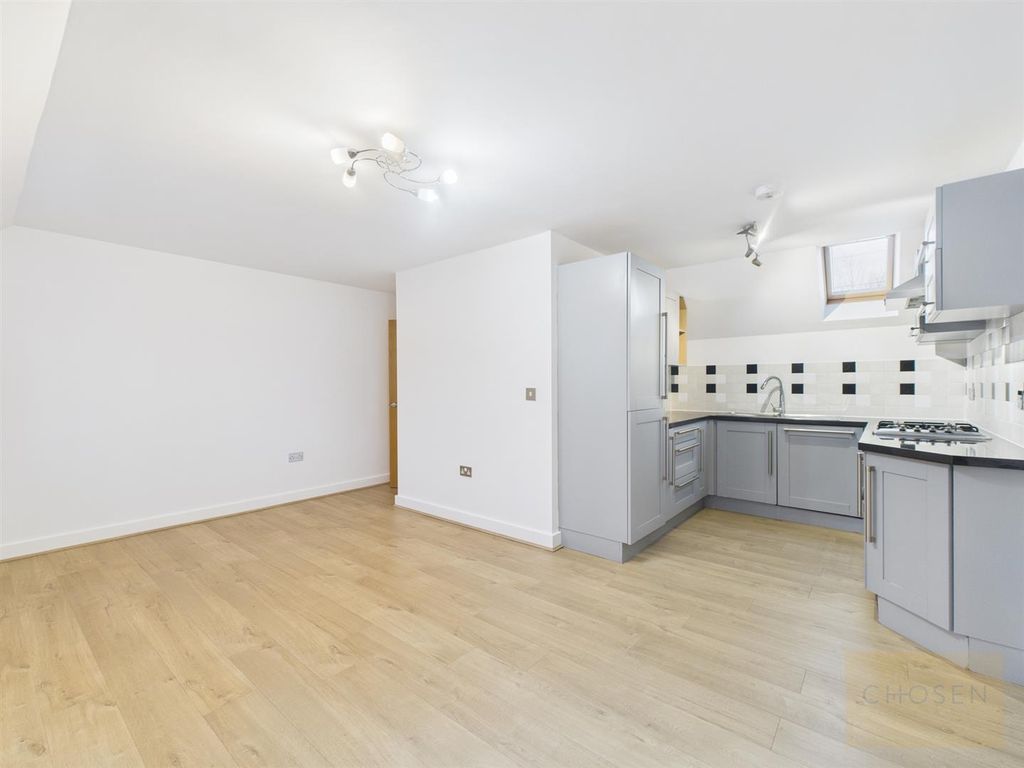 Property photo 3 of 13 Cam01118G0-Pr0394-Still007.Jpg