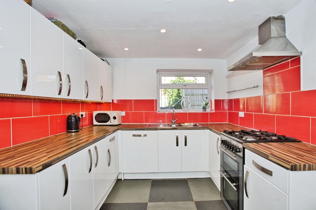 Property photo 3 of 17
