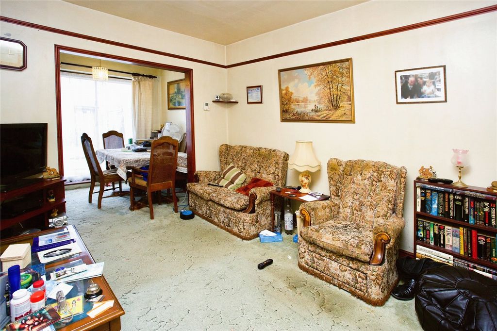 Property photo 2 of 10 Lounge