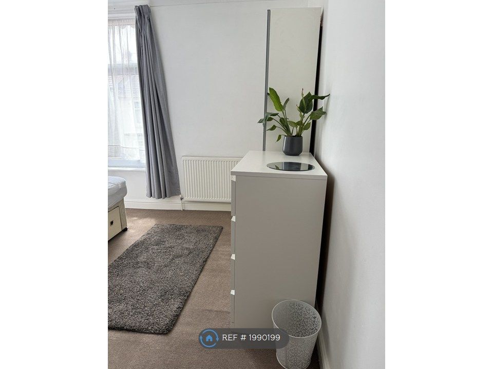 Property photo 3 of 19 Master Bedroom