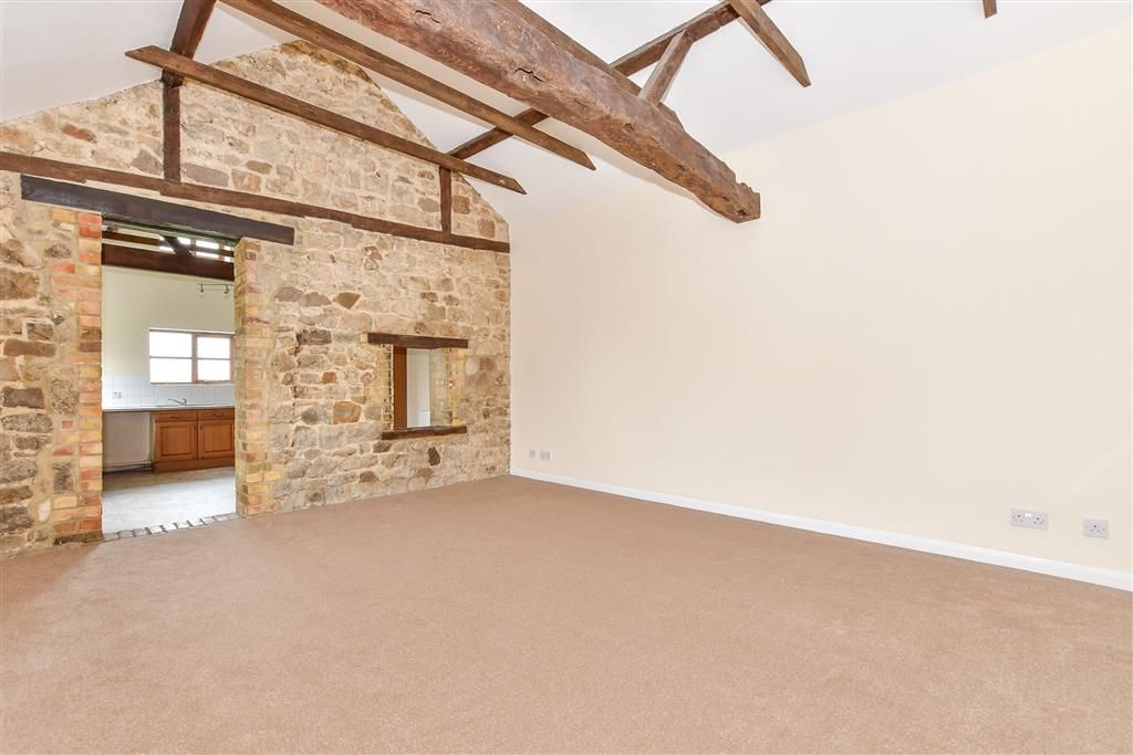 Property photo 1 of 12 Lounge