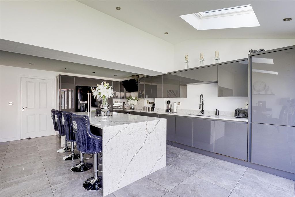 Property photo 3 of 28 33899.Jpg