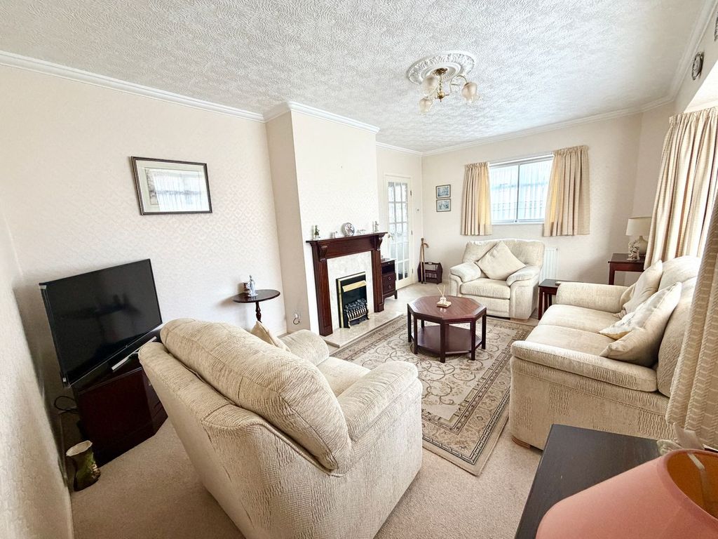 Property photo 3 of 32