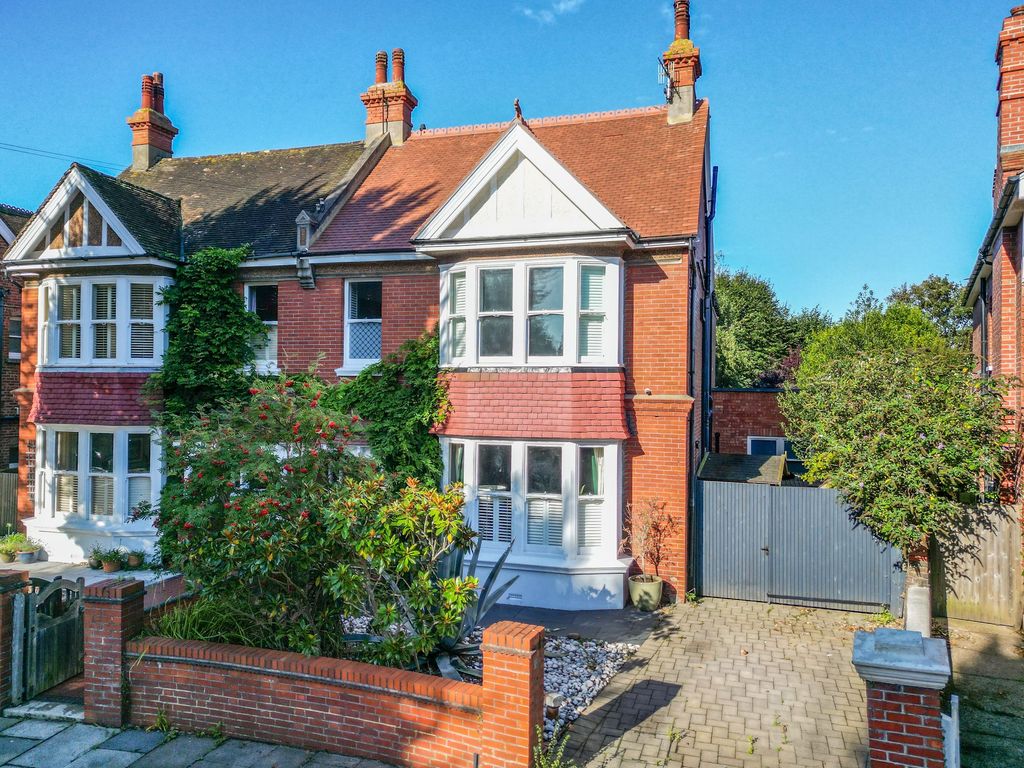 Property photo 2 of 24