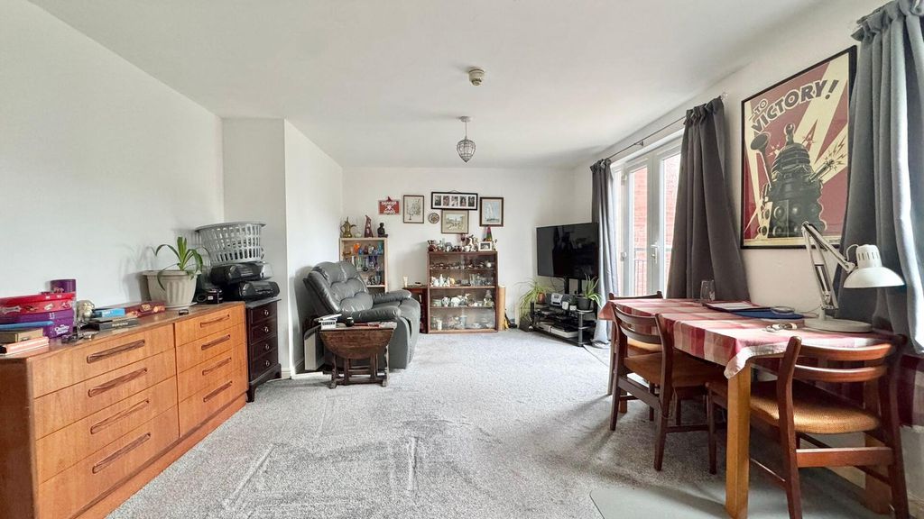 Property photo 3 of 10 Living Room