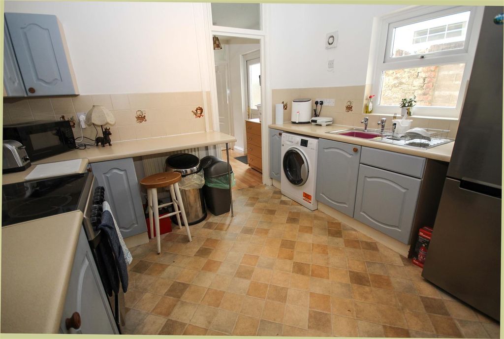 Property photo 3 of 10 Kitchen1.Jpg