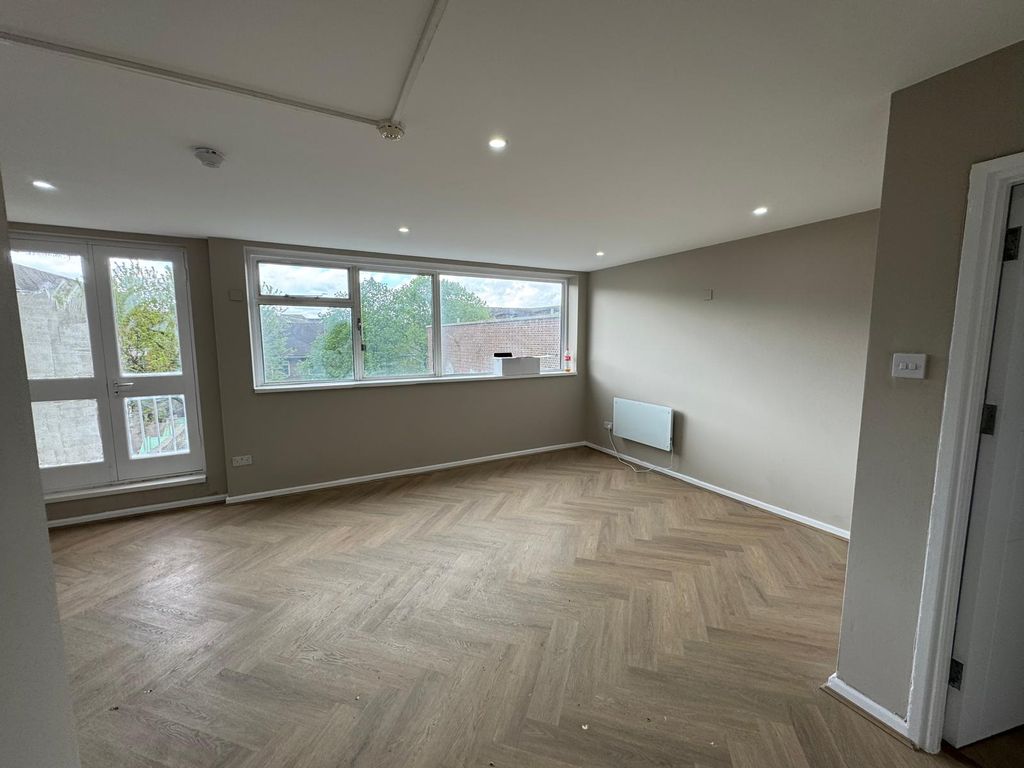 Property photo 3 of 9 Gallery