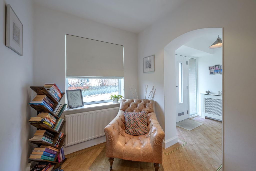 Property photo 2 of 27