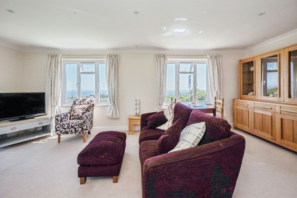 Property photo 1 of 17 Living Room