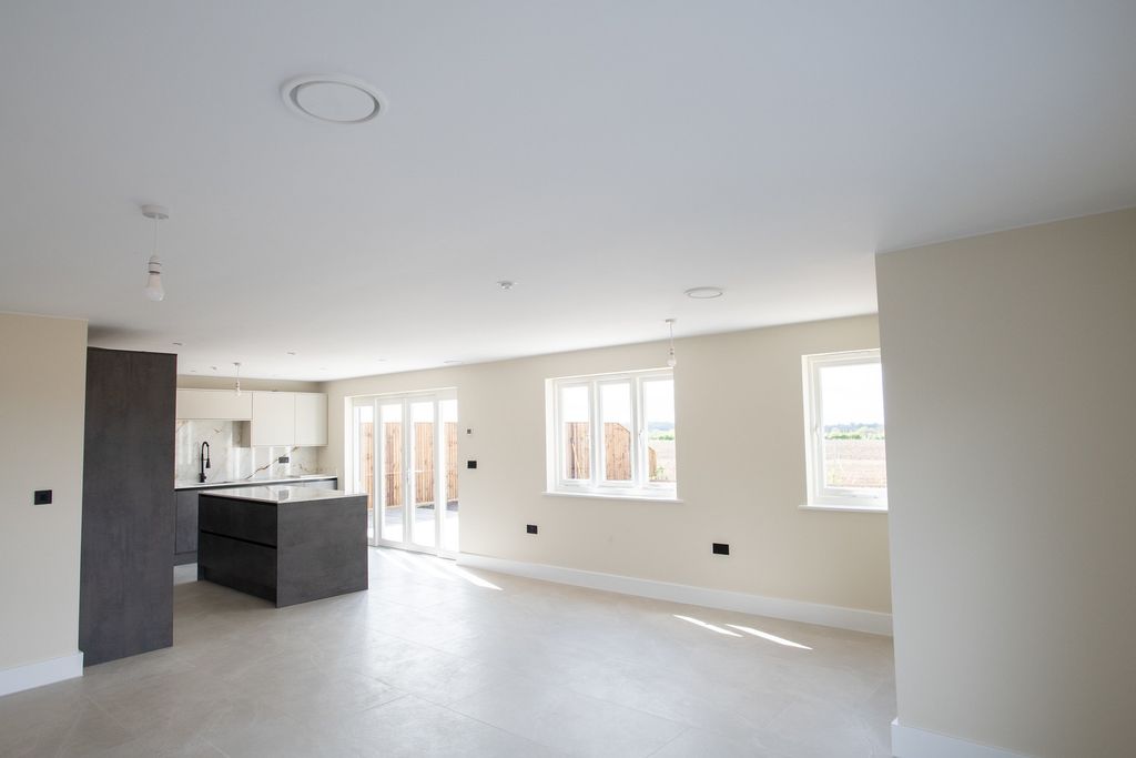 Property photo 3 of 16 4Bonningtonp