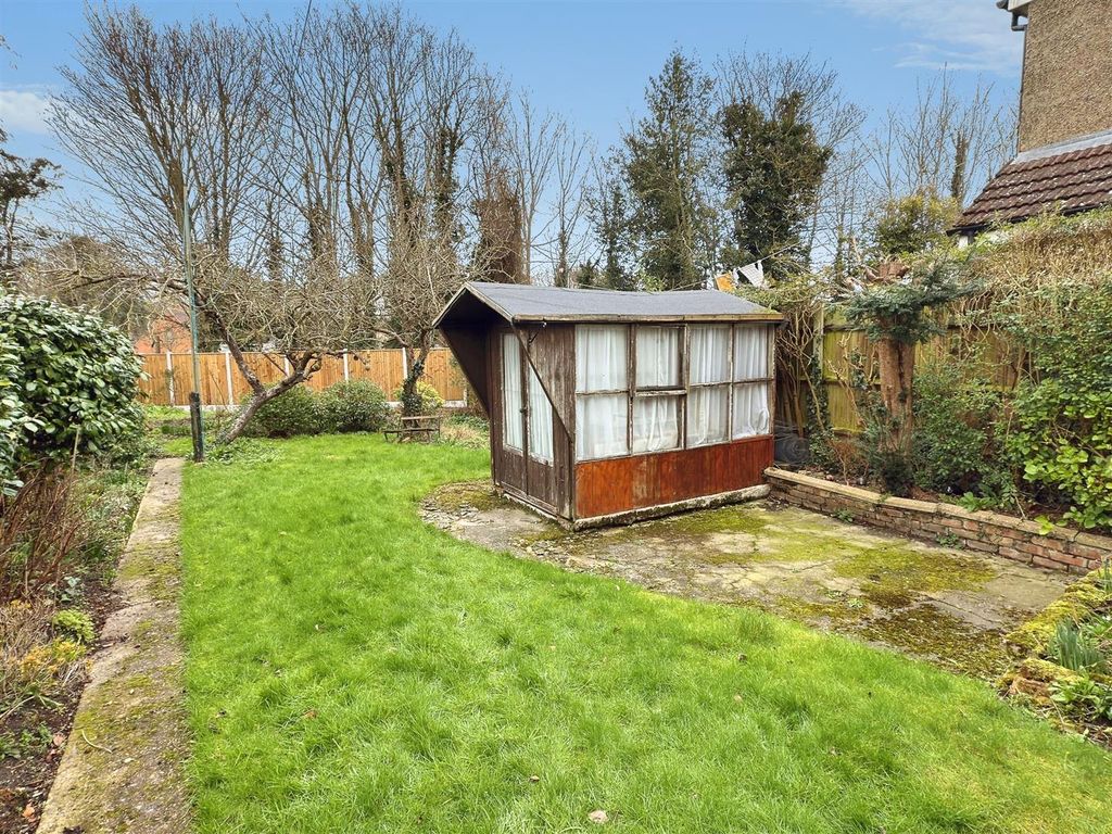 Property photo 2 of 11 Stradbroke Road  (4).Jpg