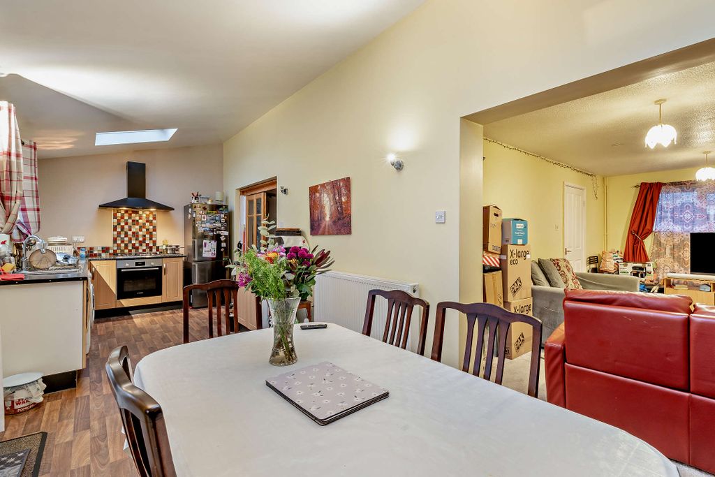 Property photo 3 of 25